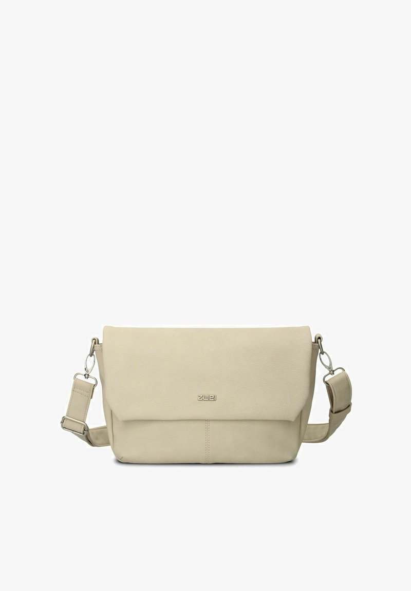 Beige Leder Schultertasche mit Klappenverschluss, verstellbarem Tragegurt, dezenten Nähten und geprägtem Markenlogo auf der Vorderseite.