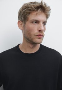 Massimo Dutti LIGHTWEIGHT CREW NECK WITH SHORT SLEEVE - Jednoduché tričko - dark blue
