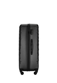 Valise rigide noire avec surface texturée, poignée supérieure, double zip et quatre roulettes pivotantes pour une mobilité aisée.