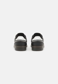 Tommy Jeans RETRO CUPSOLE - Sportcipő - black