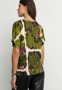 Next REGULAR FIT - TEXTURED BOXY - Blouse - green