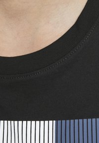 Jack & Jones Junior JJECORP LOGO TEE O-NECK - Marškinėliai su spaudiniu - black