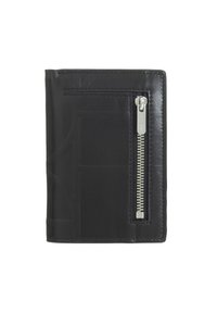Portafoglio in pelle nera con una tasca con zip verticale, caratterizzato da una texture liscia e diverse fessure per schede. Design minimalista con cuciture sottili.