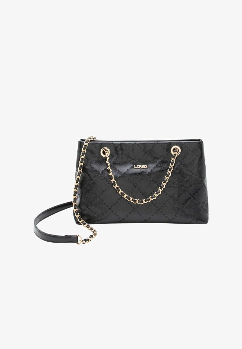 Schwarze gesteppten Handtasche mit goldfarbenem Ketten- und Beschlägen, mit einer strukturierten rechteckigen Form und einem abnehmbaren Riemen.