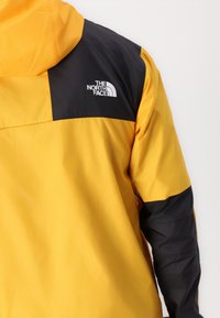 The North Face M SEASONAL MOUNTAIN JACKET - EU - Outdoorjakke - summit gold/black