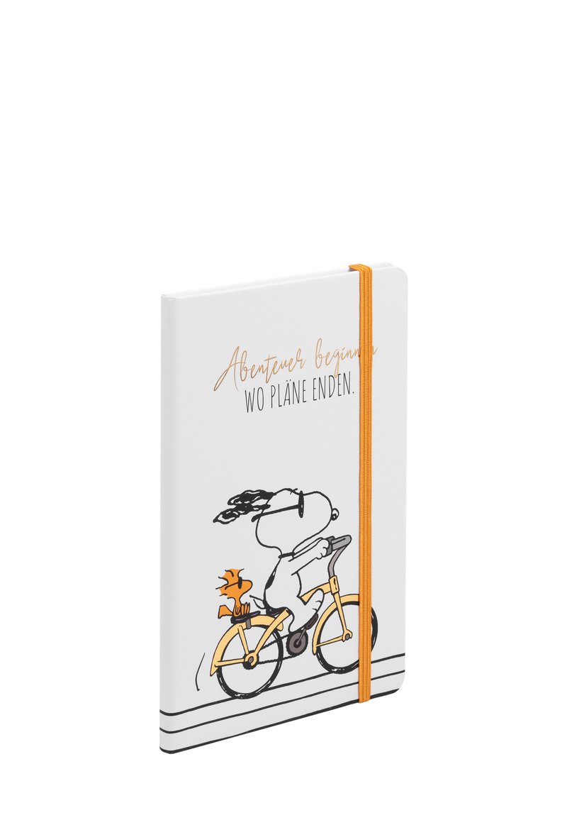 Quaderno bianco con elastico arancione. Presenta un personaggio dei cartoni animati su una bicicletta, testo in lettering dorato. Copertura liscia con contorni neri.