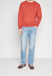 Wrangler Jeans straight leg - stone blue denim