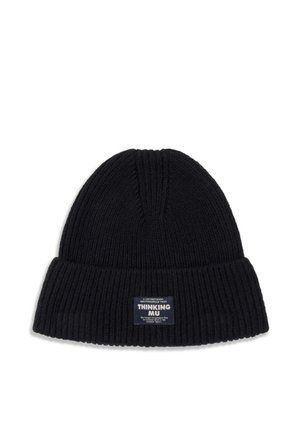Gorro de punto acanalado negro con puño doblado y parche de etiqueta rectangular que dice "THINKING MU" en texto blanco.