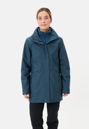 Veste imperméable bleue avec capuche, fermeture éclair, deux poches avant et un intérieur doux. Design simple et fonctionnel.