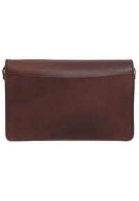 Braune Leder-Clutch mit glatter Oberfläche, rechteckiger Form und Umklapptasche. Verfügt über saubere Nähte und ein minimalistisches Design.