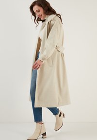 LELA LOOSE FIT - Manteau classique - mink color