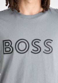 BOSS TEE - T-shirt imprimé - grey
