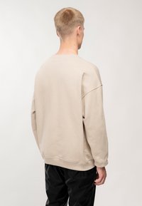 PEQUS Felpa - taupe