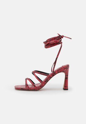 NA-KD STRAPPY FUNNEL - Sandalias de tacón - red