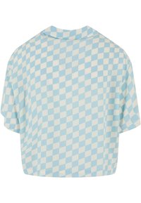 Top court à manches courtes avec un motif de damier bleu clair et blanc, fabriqué en tissu doux avec une coupe décontractée et un col simple.