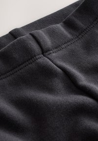 Unausgewählt, black