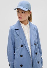 s.Oliver MIT LABEL-STICKEREI - Pet - blassblau
