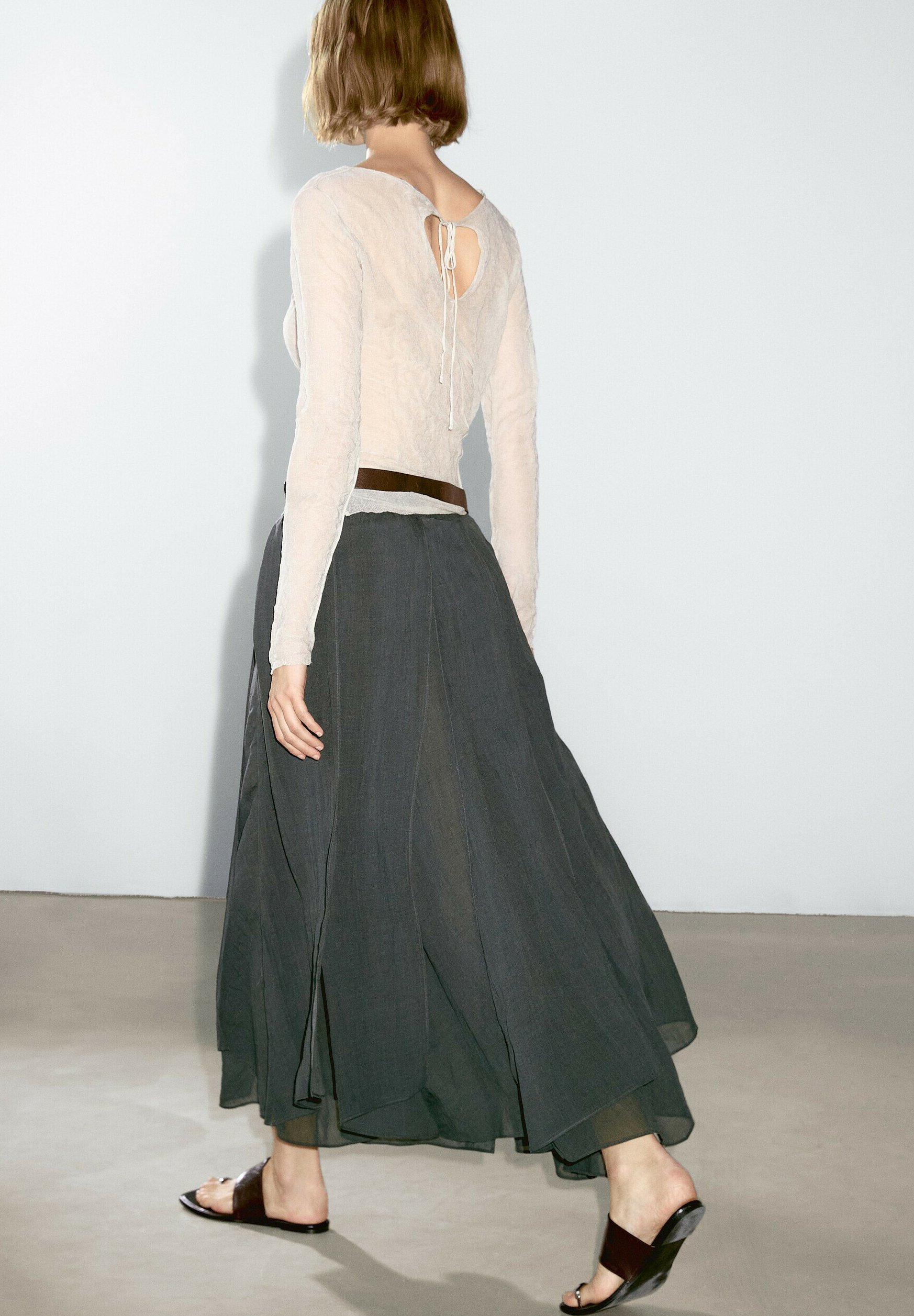 Massimo Dutti LONG FLOWING WITH RUFFLES - Maxi skirt - green