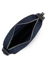 Pochette en nylon marine avec fermeture éclair en métal, dotée de deux compartiments intérieurs et d'une sangle texturée pour un transport facile.