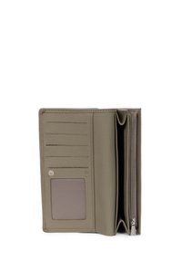 Portafoglio in pelle verde con sei slot per carte, un compartimento con zip nascosta e una finestra trasparente per l'ID. Texture liscia con dettagli di cucitura raffinati.