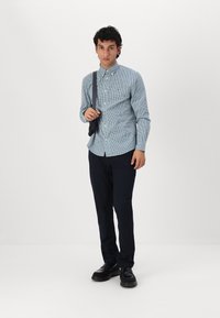 Tommy Hilfiger FLEX GINGHAM SHIRT - Skjorter - nouveau green