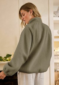 Next Polárdzseki - khaki green