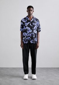 Versace Jeans Couture ALL OVER - Overhemd - nero/royal