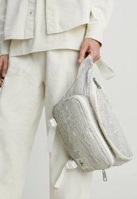 Calvin Klein Jeans Sac banane - landscape print