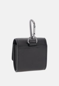 Portefeuille en cuir noir au design compact, doté d'un mousqueton argenté et de bords soigneusement cousus. Texture lisse avec un minimum de détails.