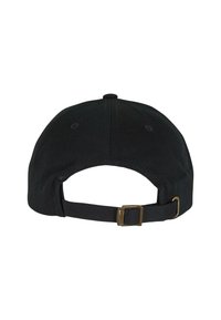 Cască de baseball neagră cu o bordură curbă, curea ajustabilă la spate și o cataramă din metal. Materialul pare a fi bumbac cu un finisaj texturat.