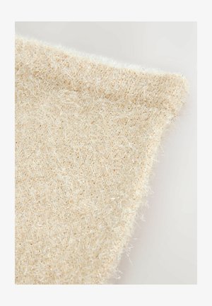 Gai beige audums ar maigu, pūkainu tekstūru un mirdzošiem akcentiem. Malas ir nedaudz saplēstas, piešķirot unikālu detaļu.