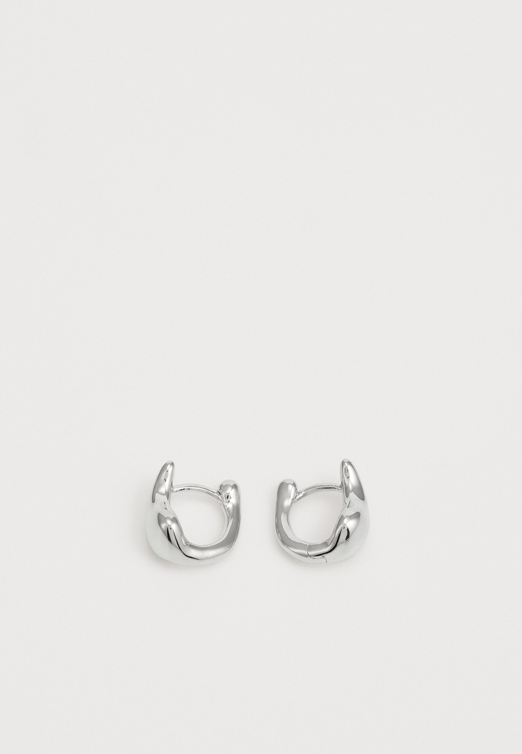 Sagene Trail Huggie Silver | Maria Black