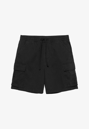 Pantaloncini cargo in cotone nero con vita elastica, coulisse, tasche laterali con patta e tasche anteriori inclinate, mostrati distesi su sfondo bianco.