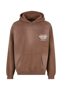 Sudadera marrón de algodón suave con un bolsillo frontal y puños acanalados. Presenta texto blanco en el pecho: "OTRO CLUB DEL CAFÉ."