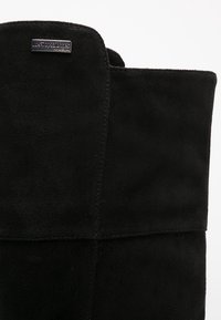 Les Tropeziennes par M Belarbi Botas mosqueteras - black