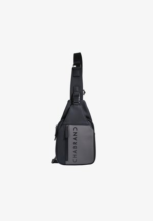 Borsa a tracolla nera e grigia, caratterizzata da un materiale testurizzato, tracolla regolabile, tasca frontale con zip e il logo audace "CHABRAND".