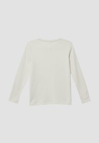Lange mouwen top in lichtbeige, met een ronde hals, zachte textuur en een centrale rugnaad. Geen verdere versieringen.