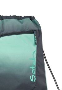 Kordelzug-Rucksack in Dunkelgrau und verlaufendem Türkis, aus strapazierfähigem Material gefertigt, mit einer vorderen Reißverschlusstasche und "Satch"-Markenlogo.