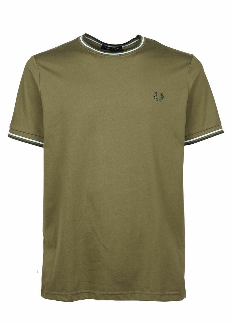 T-shirt manches courtes vert olive avec bordure blanche et vert foncé sur le col et les manches, arborant un petit logo de couronne de laurier sur la poitrine.
