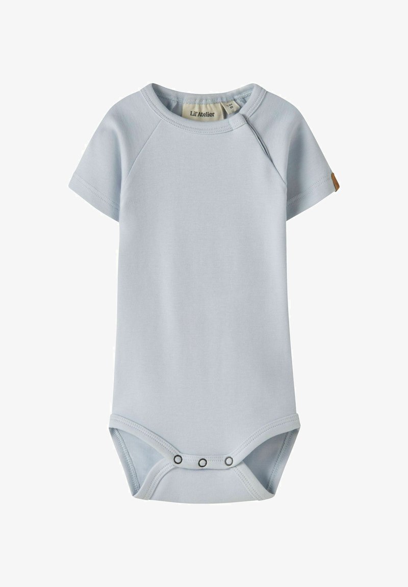 Ανοιχτό μπλε φορμάκι μωρού με κοντά μανίκια, κούμπωμα στο καβάλο και στρογγυλή λαιμόκοψη, απλός ανοιχτοραμμένος σχεδιασμός.