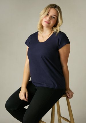 Live Unlimited London SCOOP NECK - Jednoduché tričko - blue
