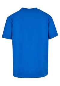 T-shirt in cotone blu con maniche corte e collo rotondo. Design semplice, colore uniforme, texture liscia e vestibilità comoda.