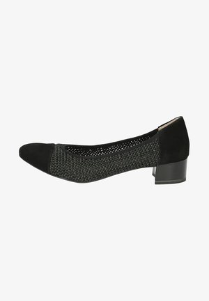 Zapato plano negro con un cuerpo tejido texturizado, puntera de ante, tacón corto y diseño de punto abierto en los laterales.