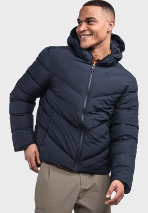 Marineblaue Daunenjacke mit Kapuze, ausgestattet mit einem Reißverschluss auf der Vorderseite und diagonalen Steppnähten. Texturiertes Material mit einem warmen, isolierten Aussehen.