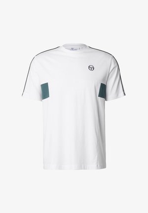 Biała koszulka z krótkim rękawem z turkusowymi bocznymi panelami, czarnymi lamówkami na rękawach oraz małym czarnym okrągłym logo na lewej piersi.