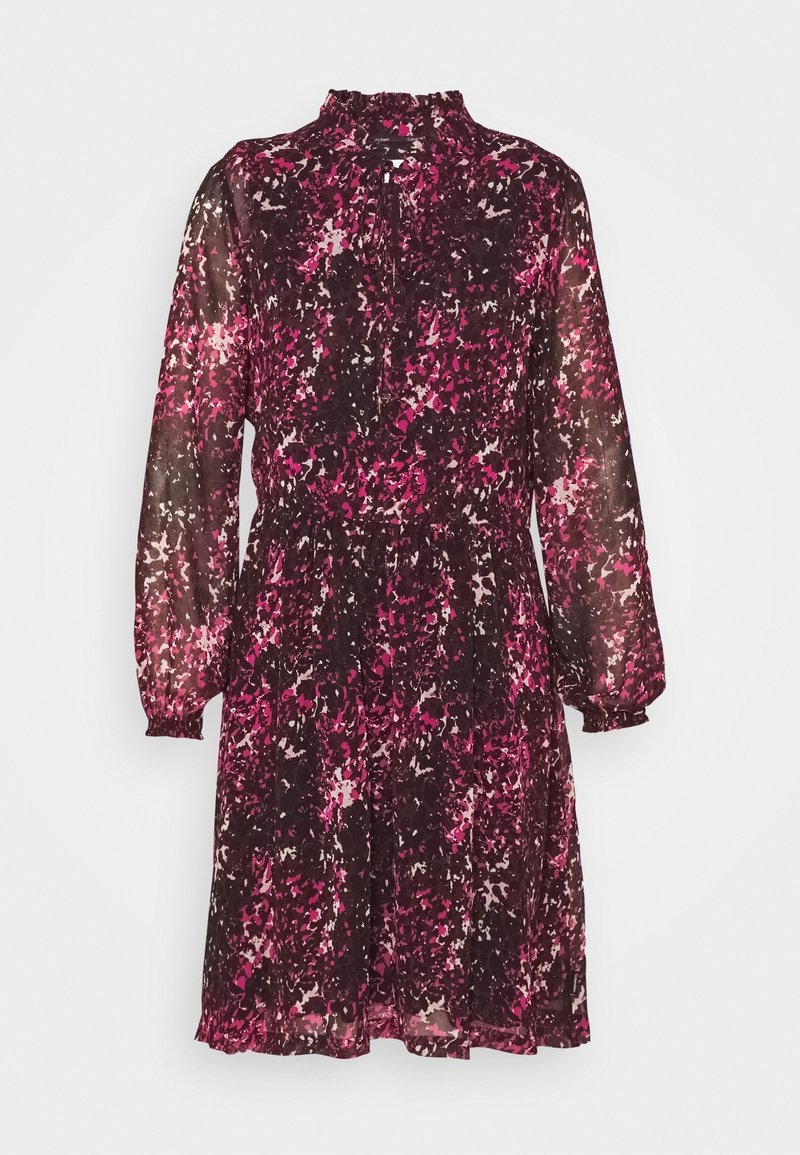 Robe en polyester transparent avec un col haut et des manches longues, présentant un motif abstrait rose et bordeaux et un détail de taille froncée.