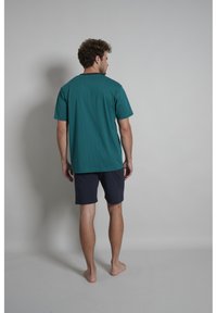 Götzburg ALAN SET - Conjunto de pijama - grün mittel minimal