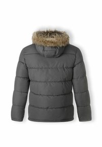 Chaqueta acolchada gris con capucha, con un borde de pelo sintético. El diseño incluye secciones acolchadas horizontales para el aislamiento.