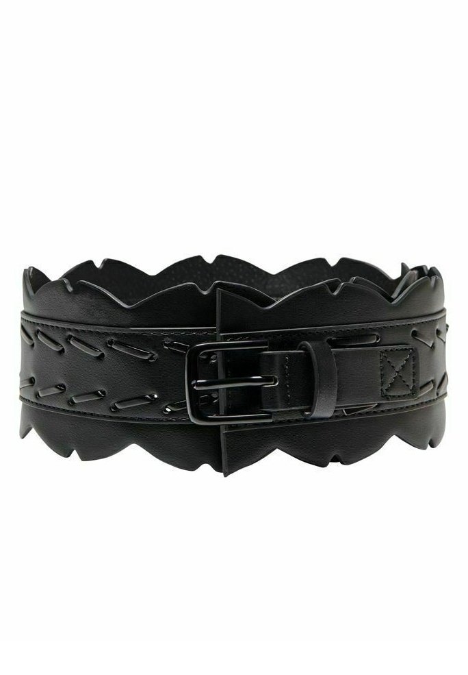 Ceinture large en cuir noir avec bords festonnés, coutures décoratives et boucle métallique rectangulaire.