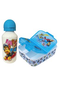 Bouteille d'eau en plastique avec un bouchon bleu clair et des chiens de dessin animé. Boîte à lunch transparente, divisée, avec un couvercle bleu et des motifs de personnages sur les côtés.